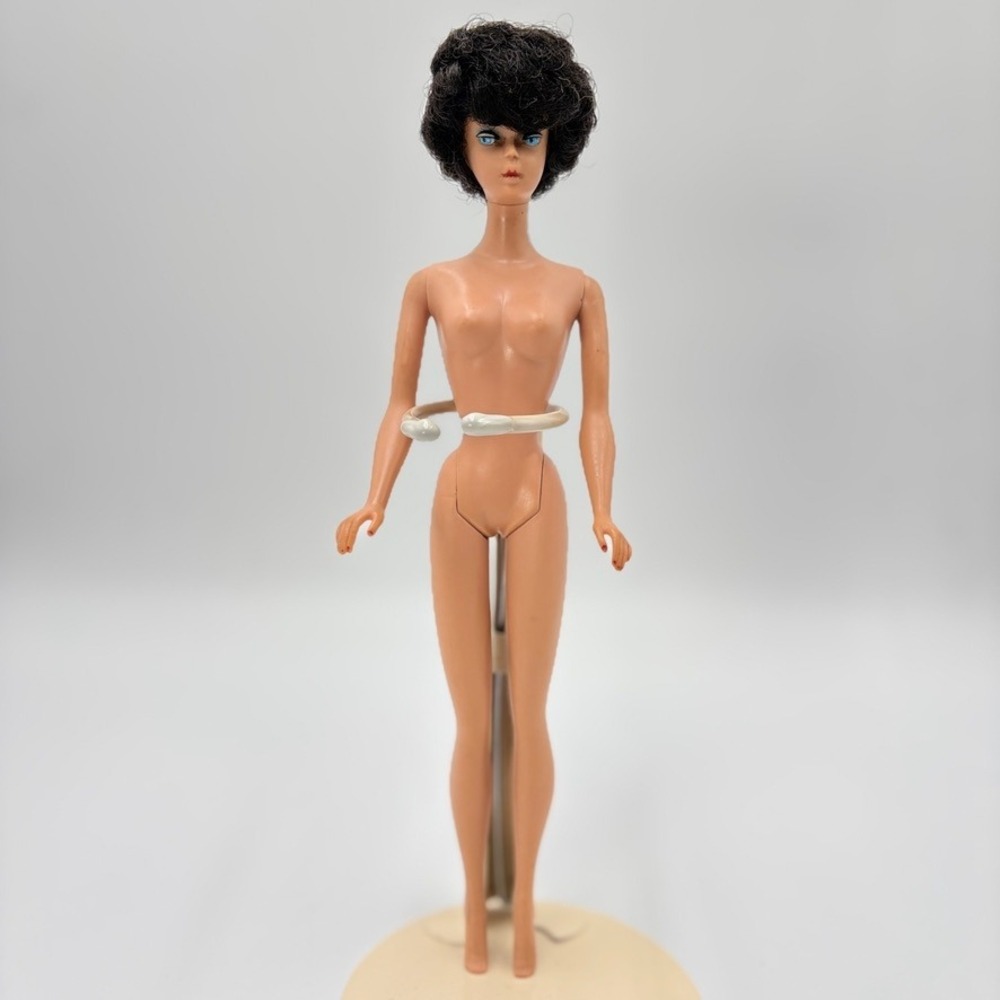 Vintage 1960s Mattel Bubble Cut Barbie Doll 850 Brunette Blue Eyes MCM Japan